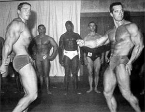 Arnold compite en 1966